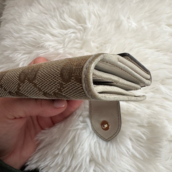 Authentic Gucci Beige and Brown Heart Accent Wallet - Picture 6 of 6